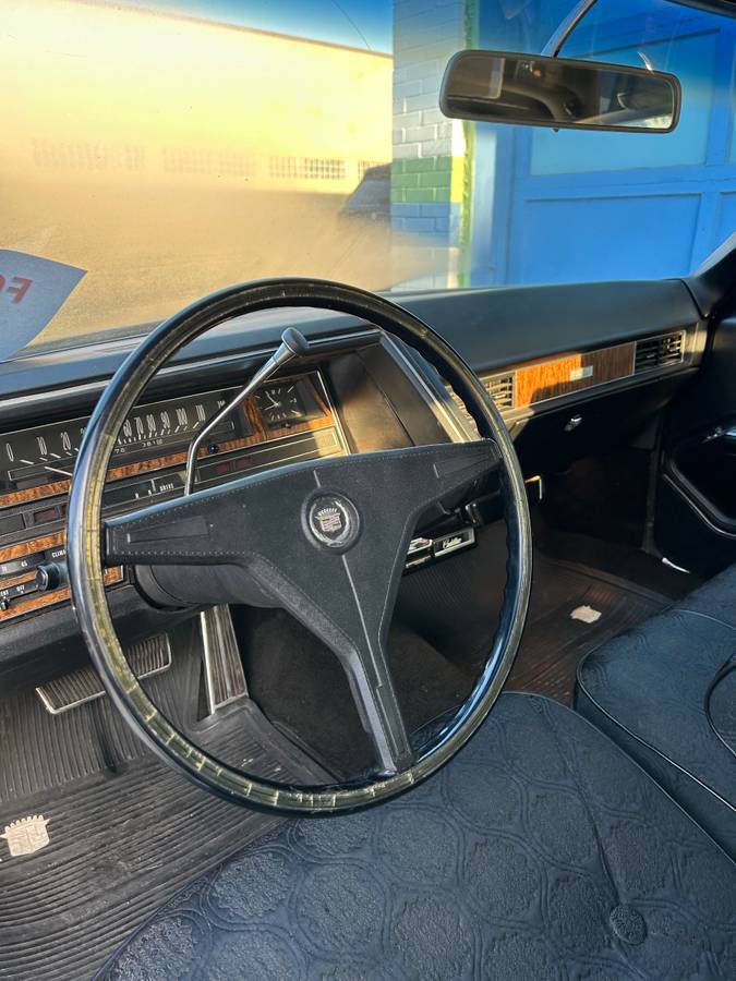 Cadillac-fleetwood-brougham-1970-blue-6