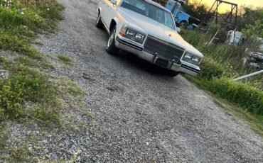 Cadillac-fleetwood-brougham-1984-white-1