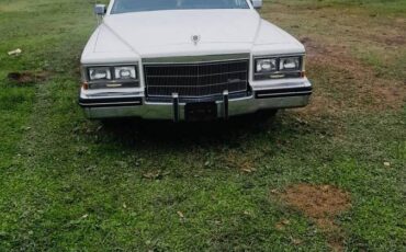 Cadillac-fleetwood-brougham-1984-white-10