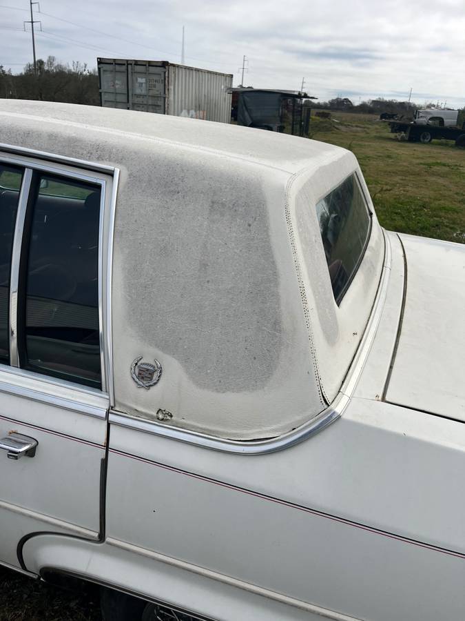 Cadillac-fleetwood-brougham-1984-white-2