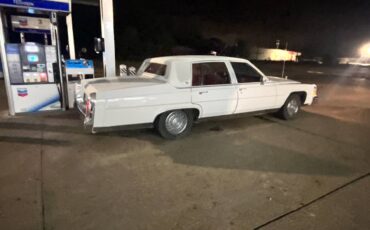 Cadillac-fleetwood-brougham-1984-white
