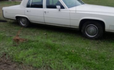 Cadillac-fleetwood-brougham-1984-white-8