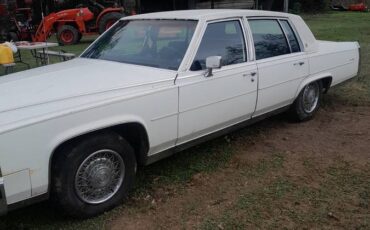 Cadillac-fleetwood-brougham-1984-white-9