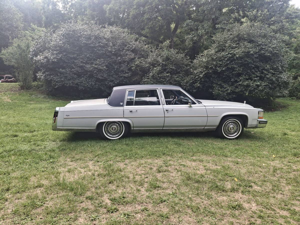 Cadillac-fleetwood-brougham-1988-grey-1