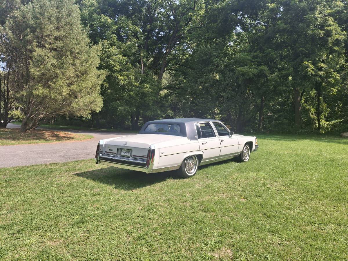 Cadillac-fleetwood-brougham-1988-grey-12