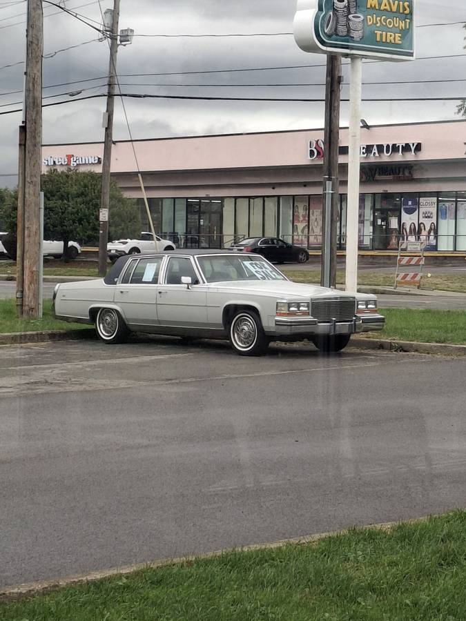 Cadillac-fleetwood-brougham-1988-grey-13