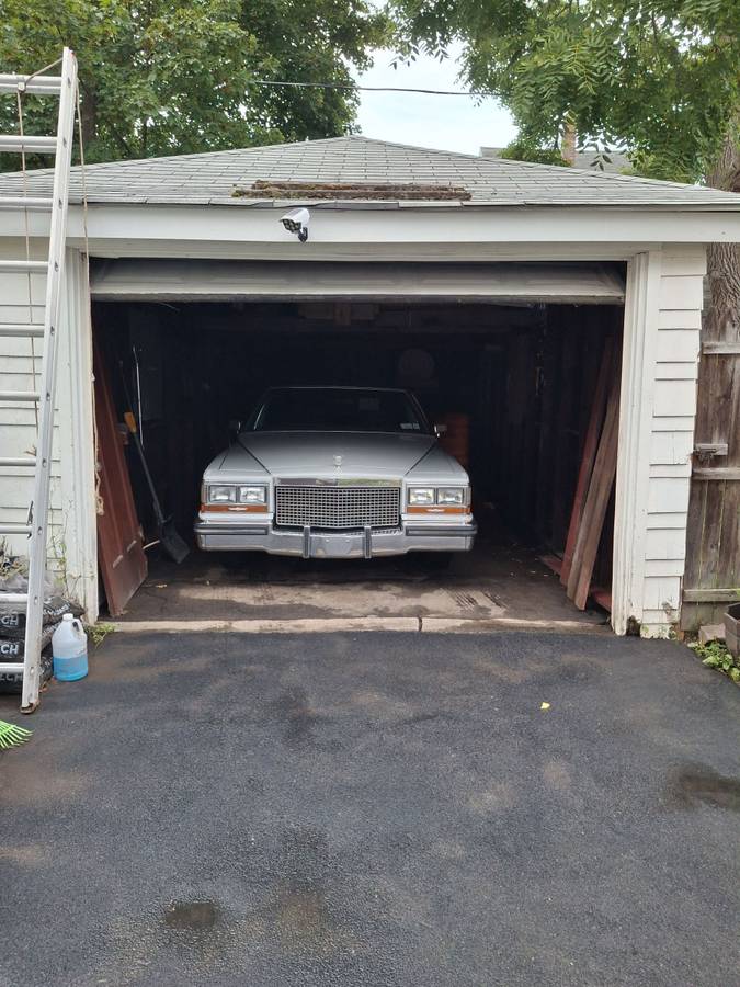 Cadillac-fleetwood-brougham-1988-grey-14