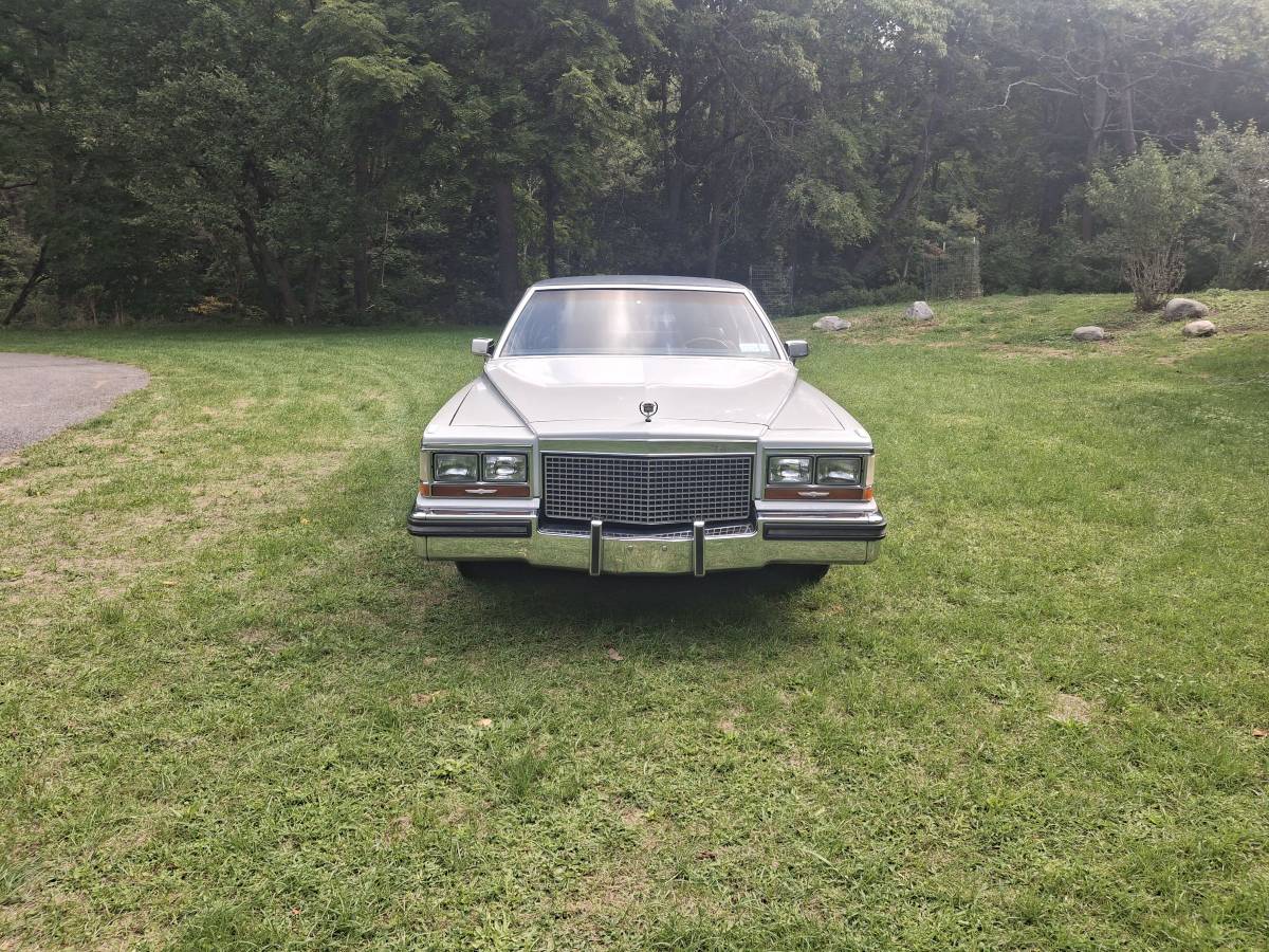 Cadillac-fleetwood-brougham-1988-grey-2