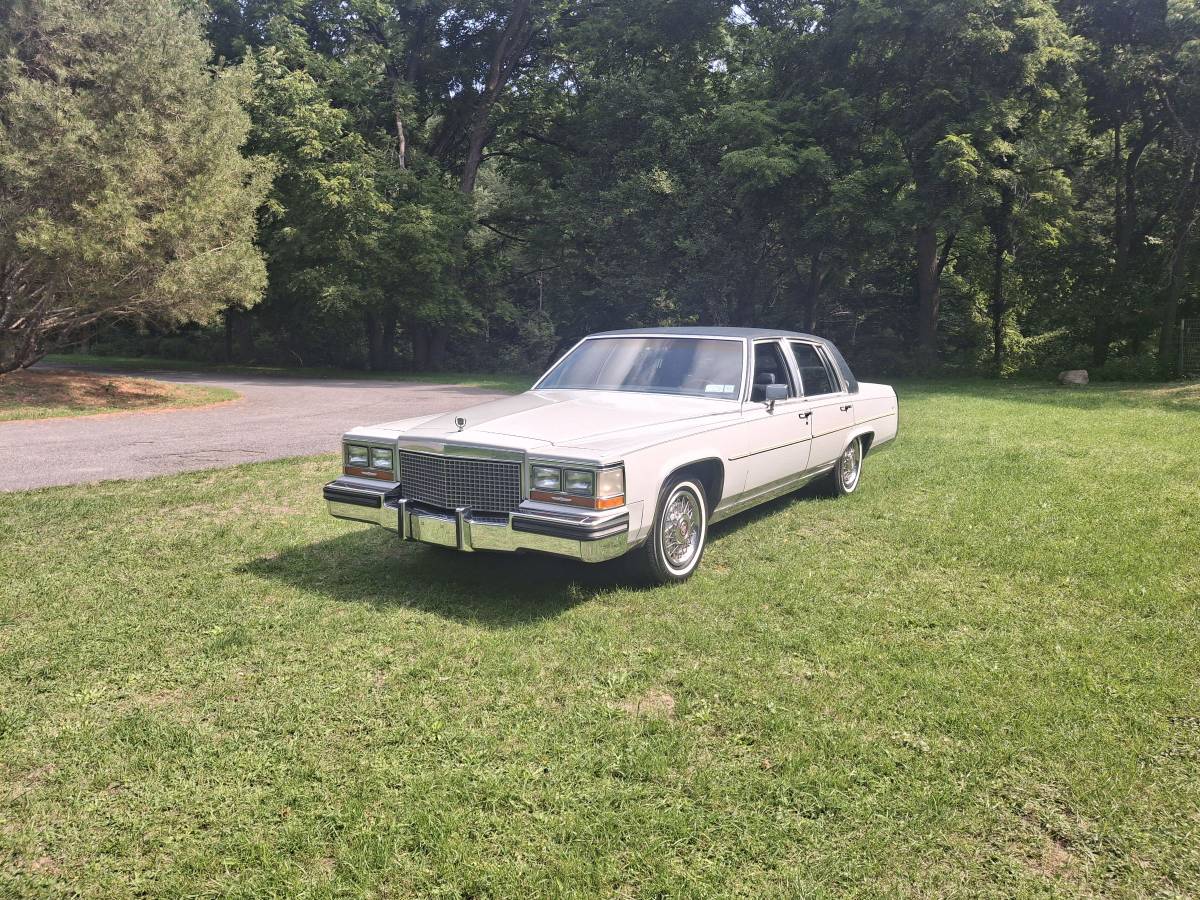 Cadillac-fleetwood-brougham-1988-grey-3