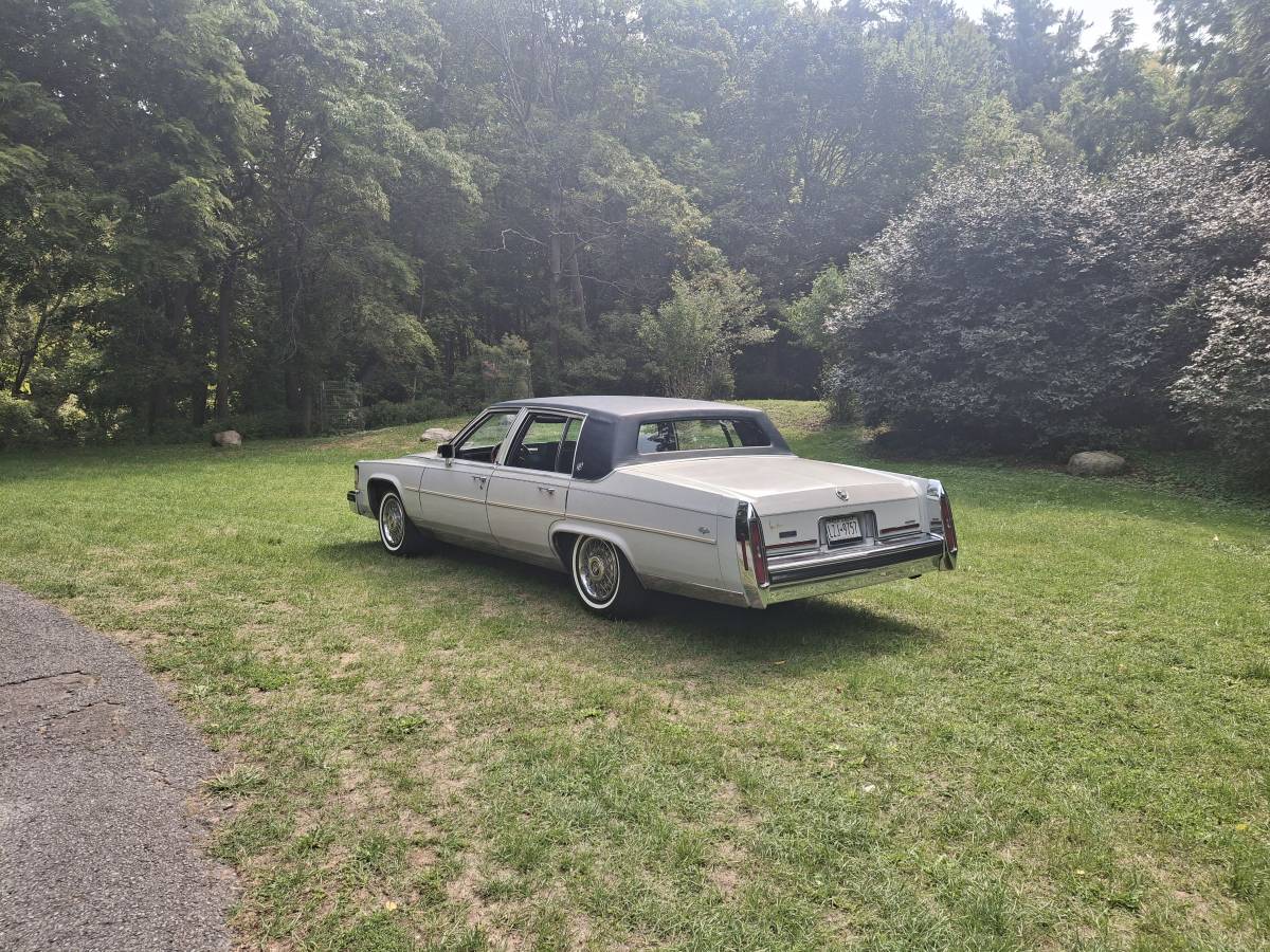 Cadillac-fleetwood-brougham-1988-grey-4