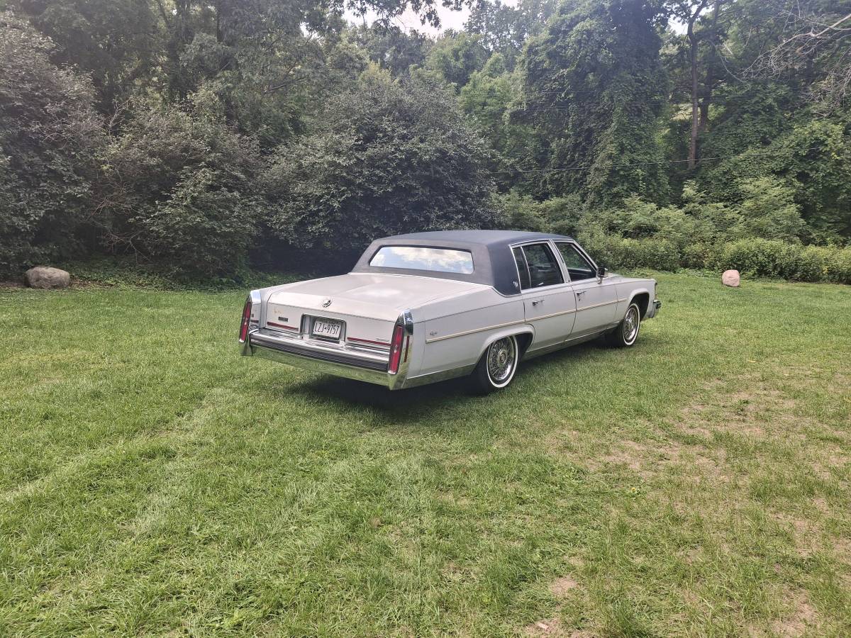 Cadillac-fleetwood-brougham-1988-grey-5