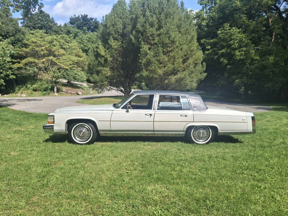 Cadillac-fleetwood-brougham-1988-grey-6