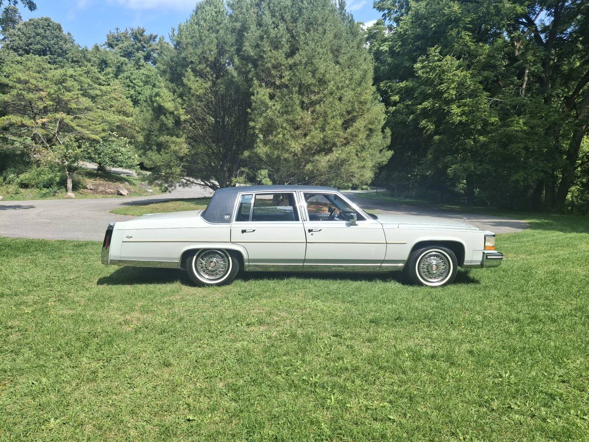 Cadillac-fleetwood-brougham-1988-grey-9