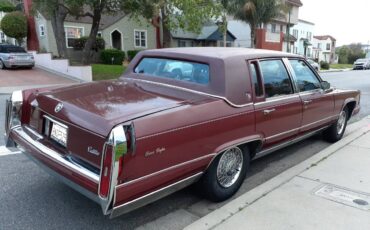 Cadillac-fleetwood-brougham-1990-1