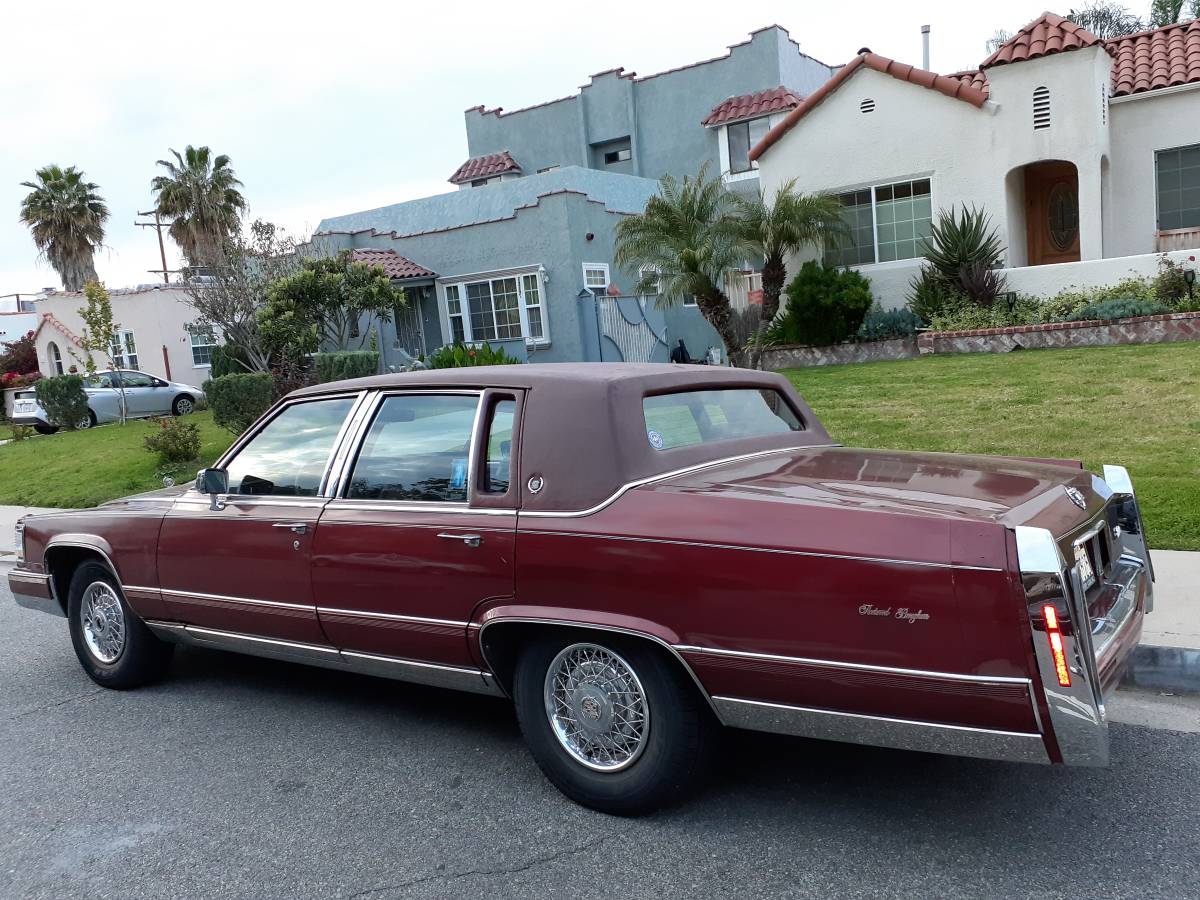 Cadillac-fleetwood-brougham-1990-2