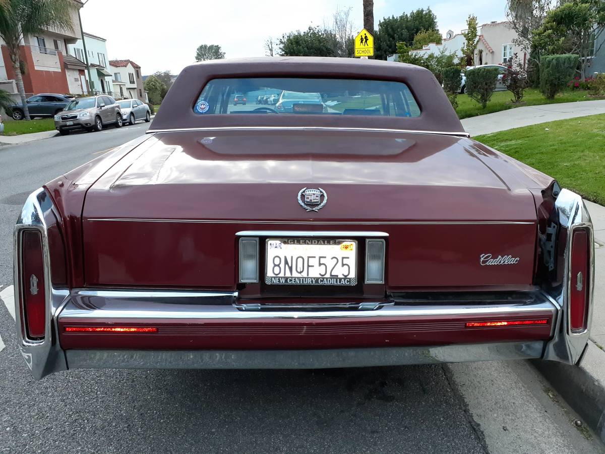 Cadillac-fleetwood-brougham-1990-3