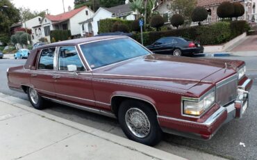 Cadillac-fleetwood-brougham-1990