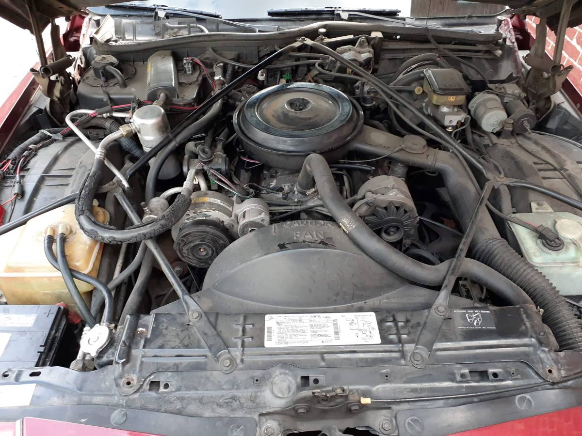 Cadillac-fleetwood-brougham-1990-6