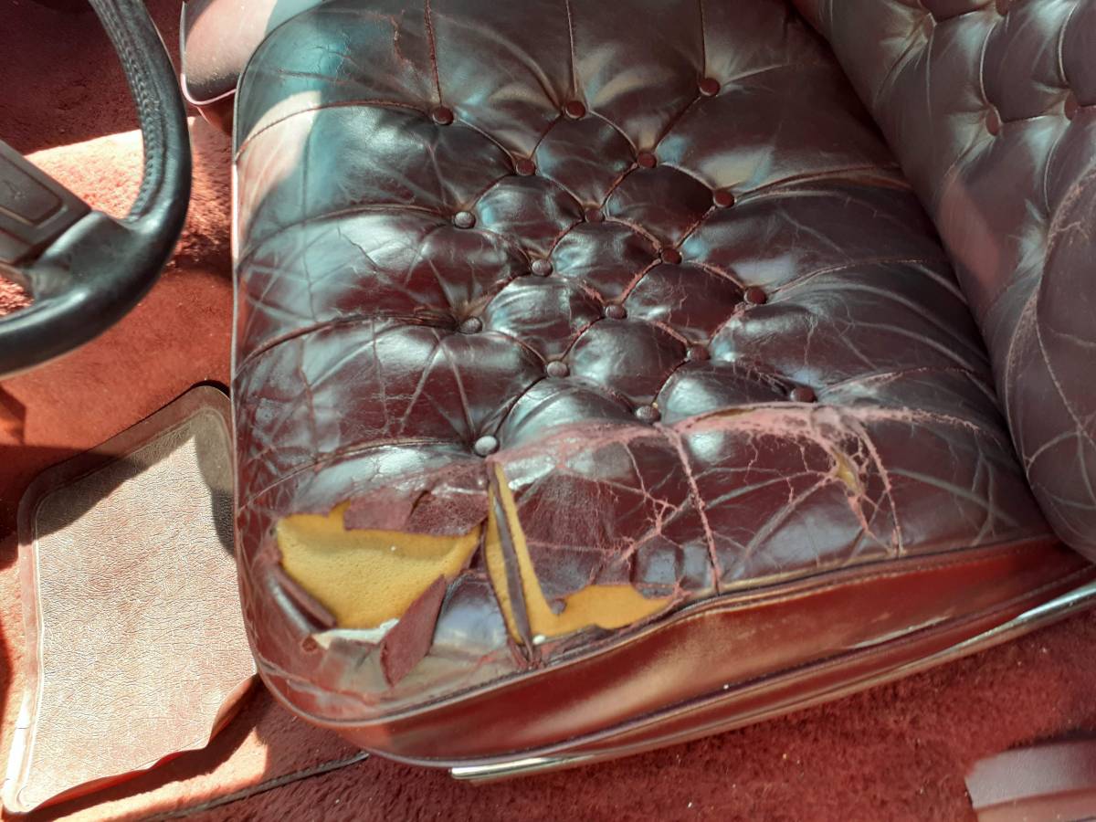 Cadillac-fleetwood-brougham-1990-8