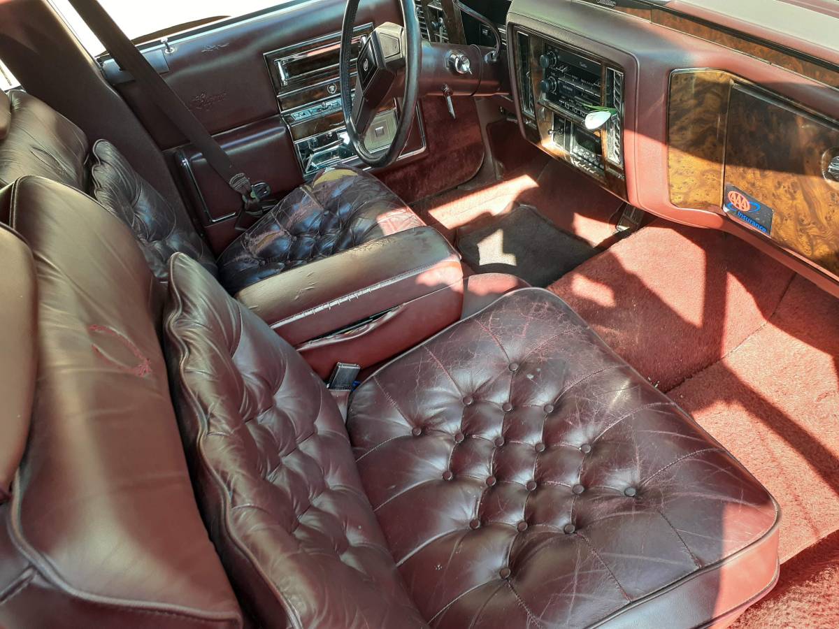 Cadillac-fleetwood-brougham-1990-9