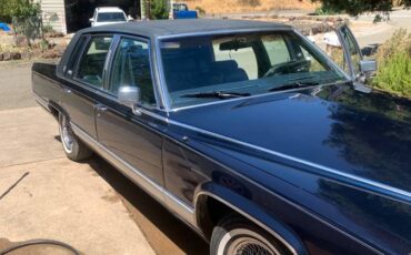 Cadillac-fleetwood-brougham-1992-blue