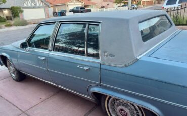 Cadillac-fleetwood-brougham-de-elegence-1988-1