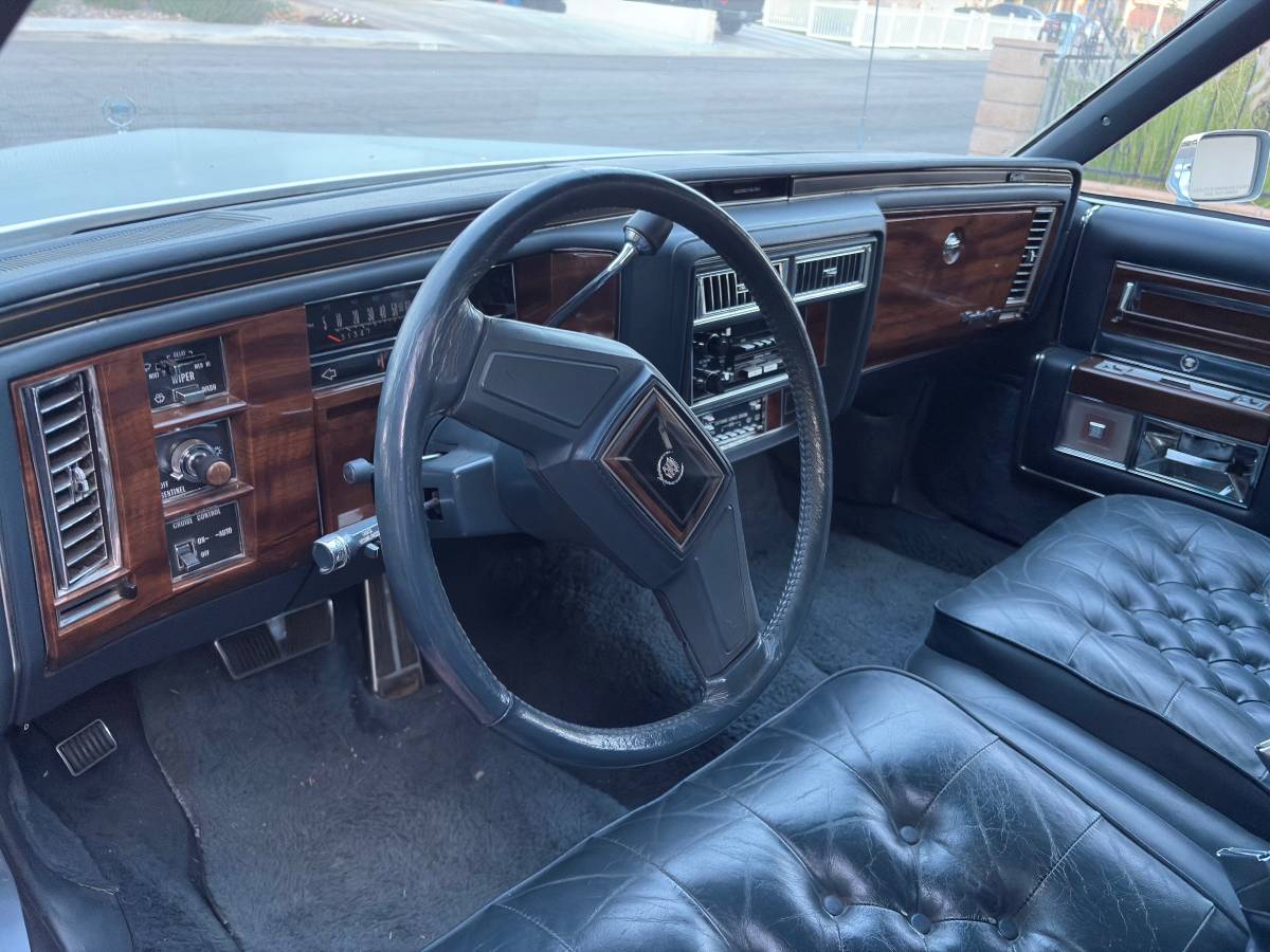 Cadillac-fleetwood-brougham-de-elegence-1988-4