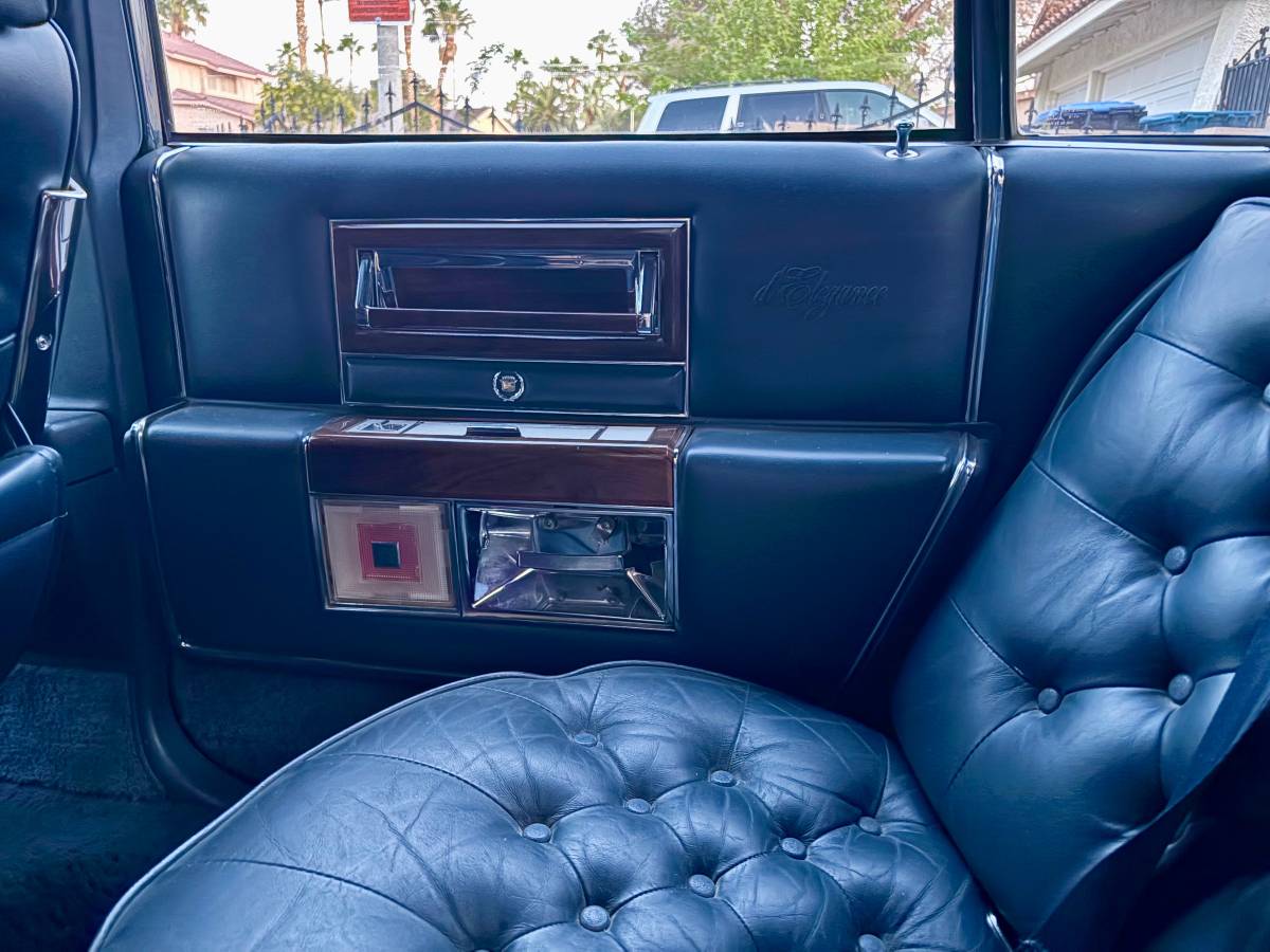 Cadillac-fleetwood-brougham-de-elegence-1988-5