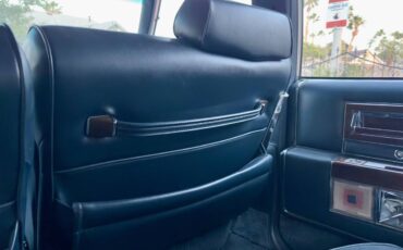Cadillac-fleetwood-brougham-de-elegence-1988-6