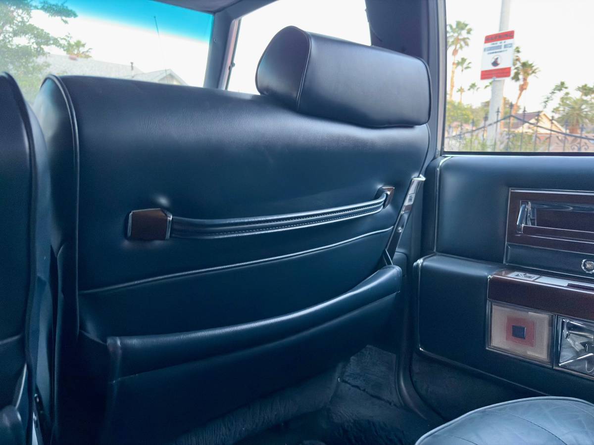 Cadillac-fleetwood-brougham-de-elegence-1988-6