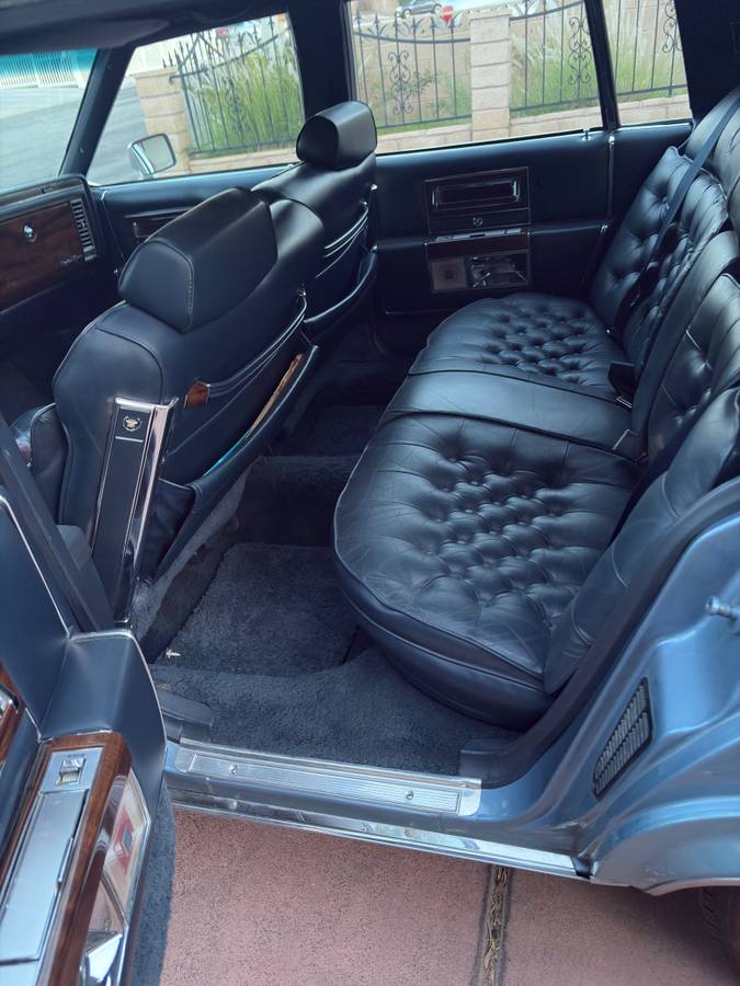 Cadillac-fleetwood-brougham-de-elegence-1988-7