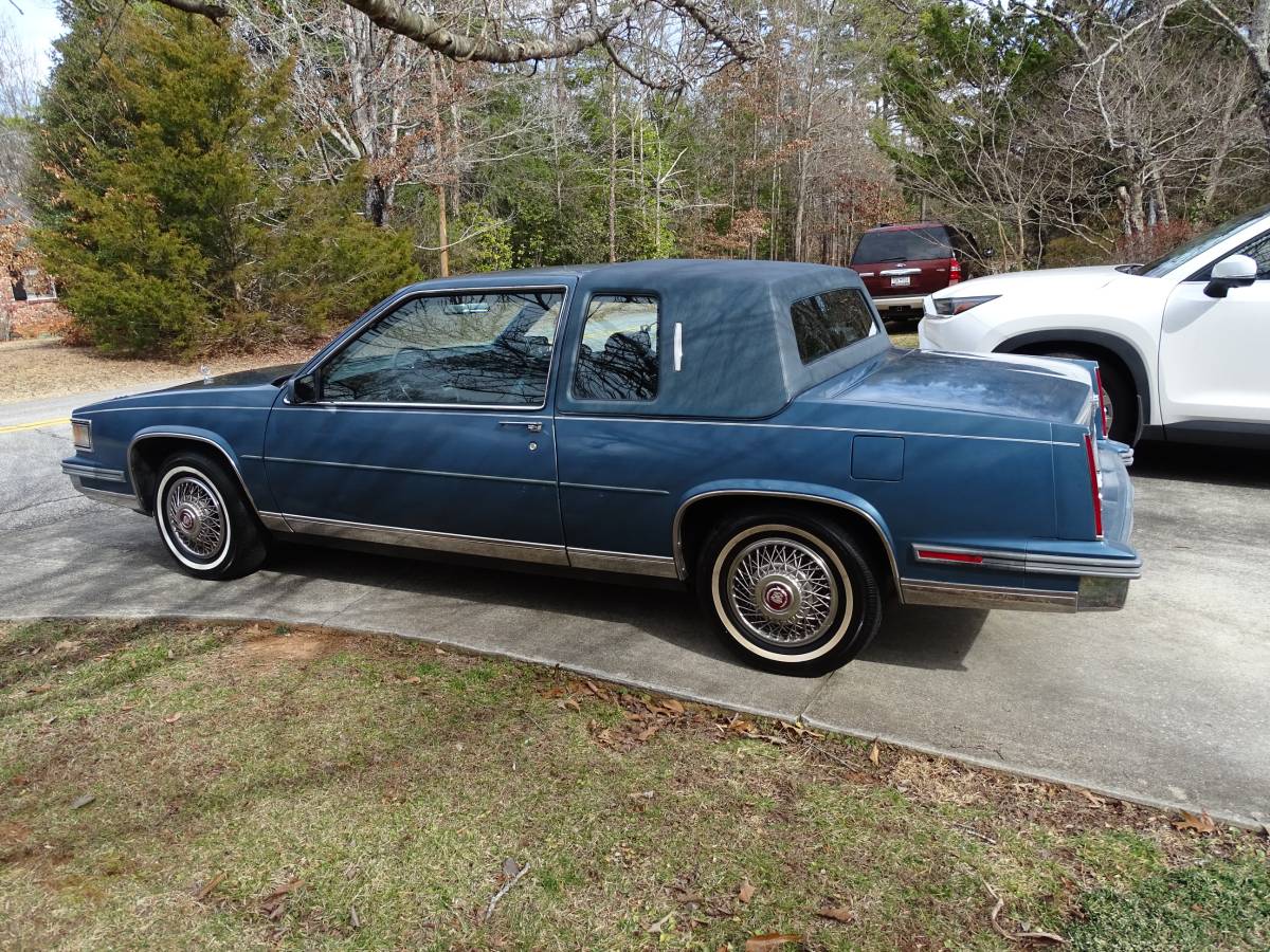 Cadillac-fleetwood-coupe-1986-blue-1