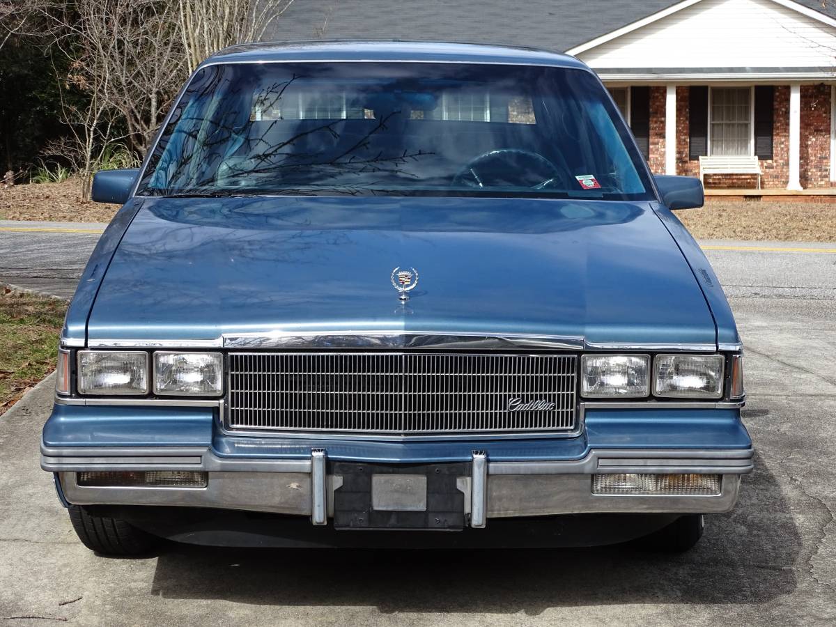 Cadillac-fleetwood-coupe-1986-blue-14