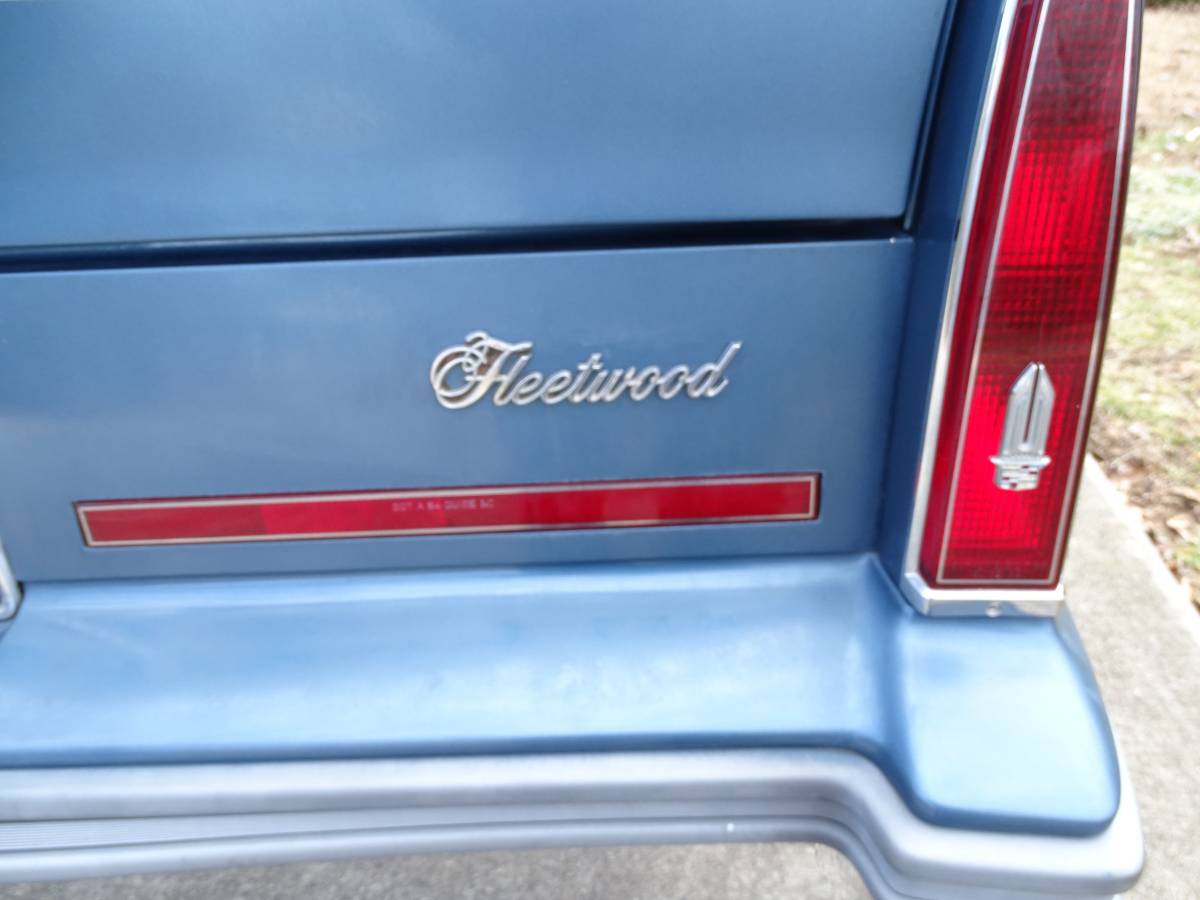 Cadillac-fleetwood-coupe-1986-blue-3