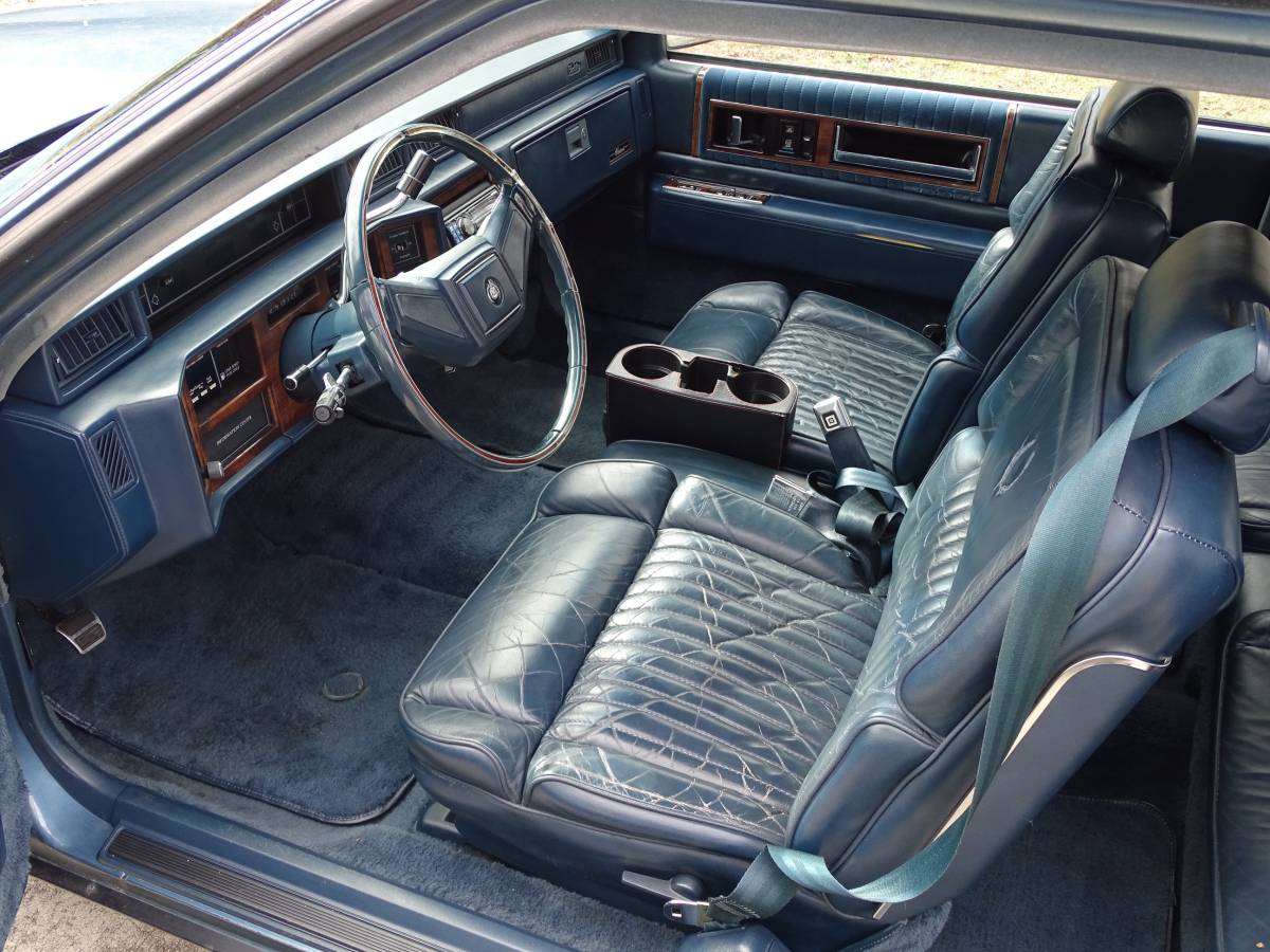 Cadillac-fleetwood-coupe-1986-blue-8