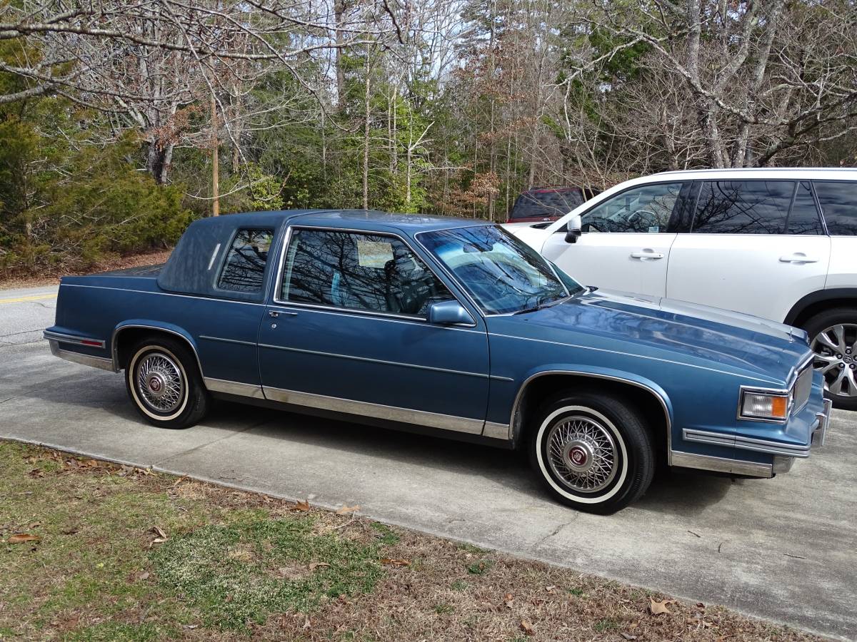 Cadillac-fleetwood-coupe-1986-blue