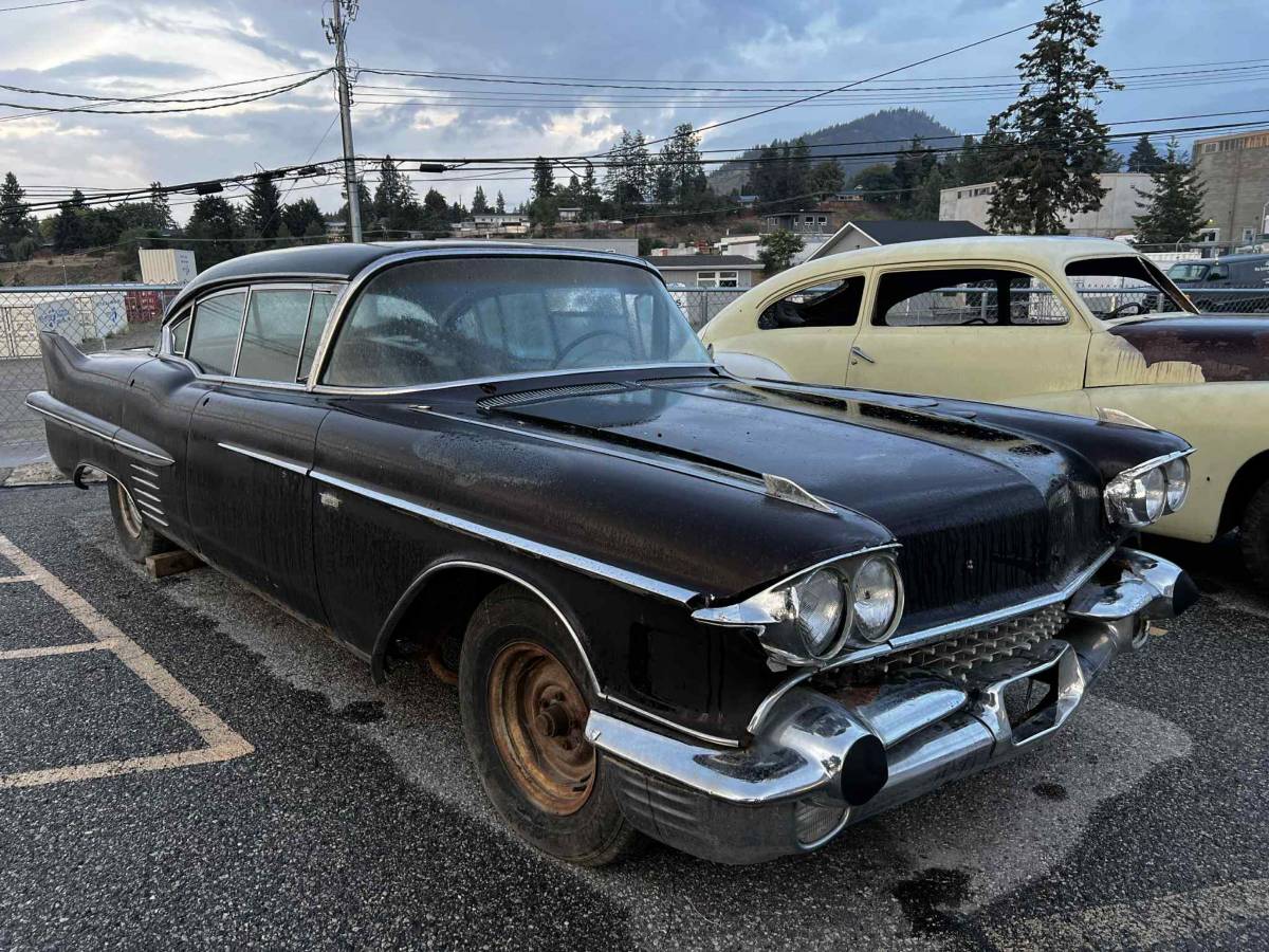Cadillac-sedan-deville-1958-1