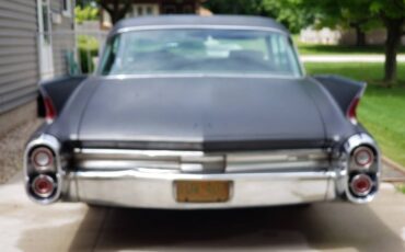 Cadillac-sedan-deville-1960-black-12