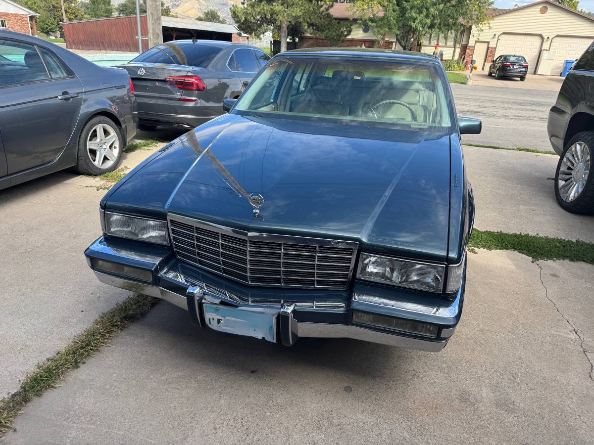 Cadillac-sedan-deville-1992-custom-1