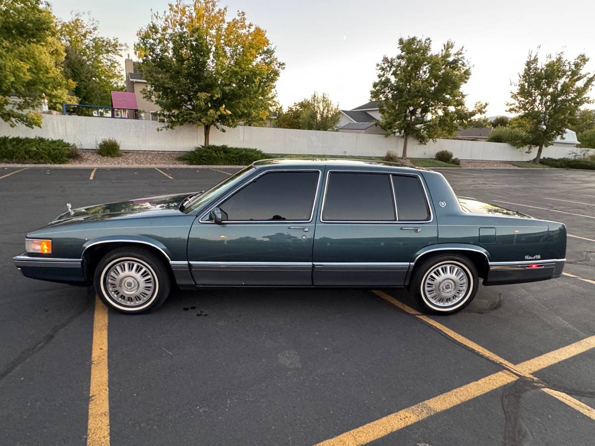 Cadillac-sedan-deville-1992-custom-12