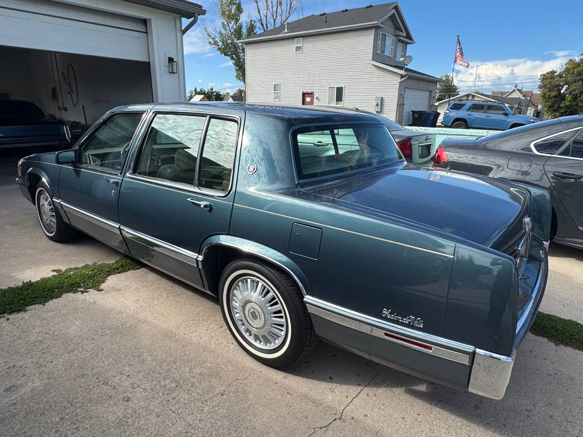 Cadillac-sedan-deville-1992-custom-16