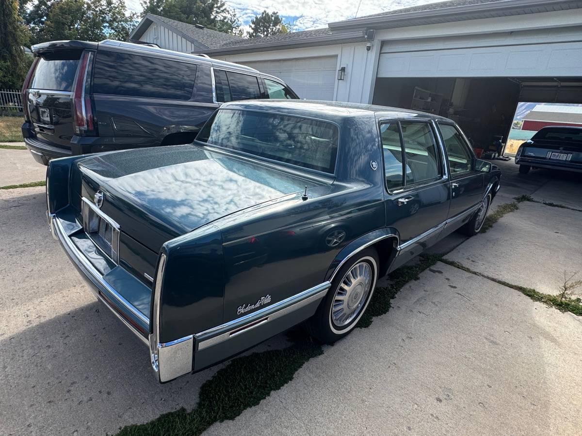 Cadillac-sedan-deville-1992-custom-18