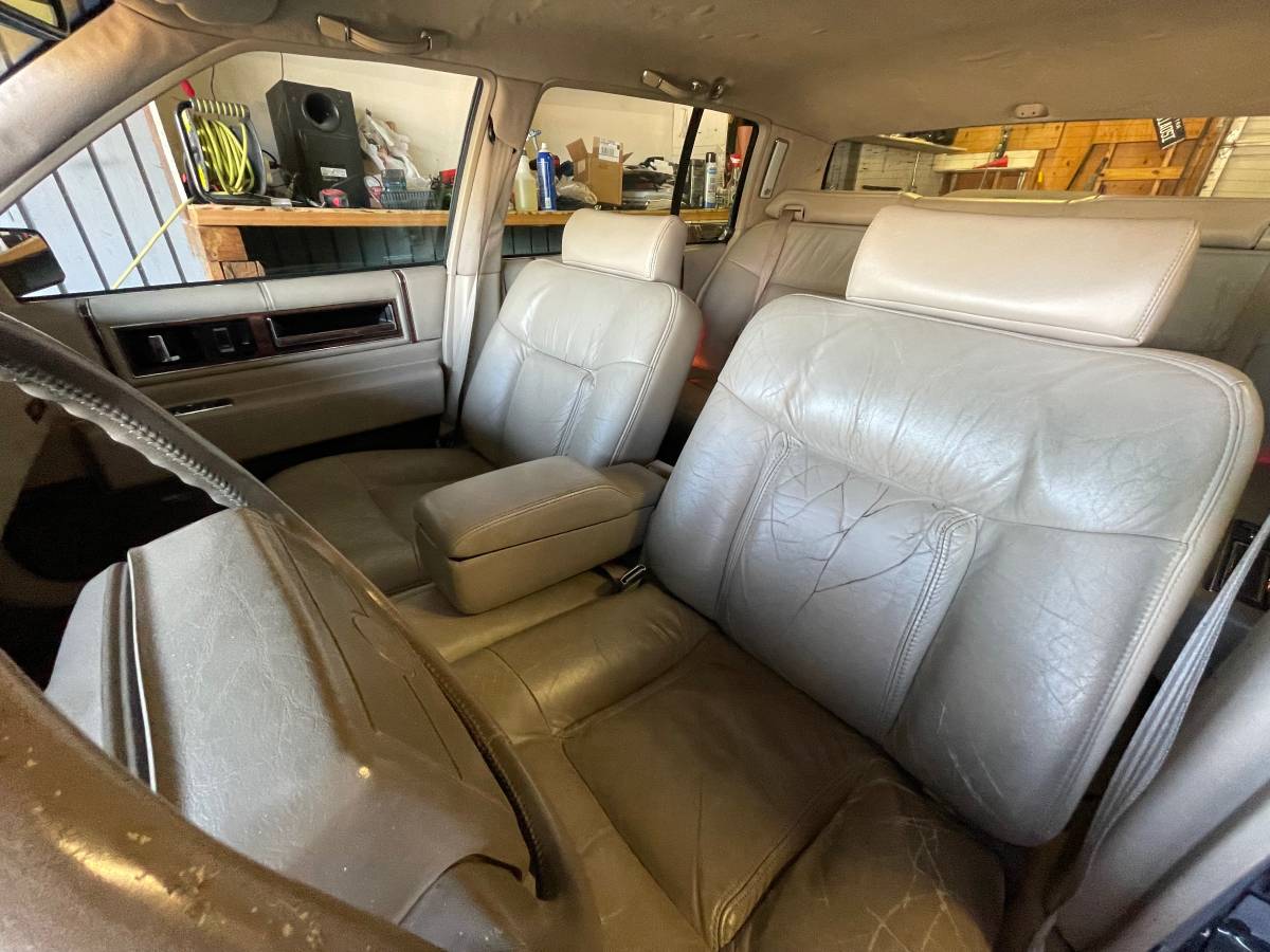 Cadillac-sedan-deville-1992-custom-5