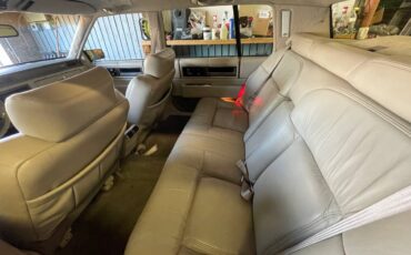 Cadillac-sedan-deville-1992-custom-8