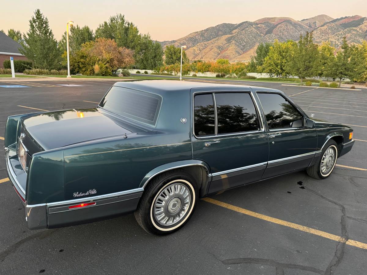 Cadillac-sedan-deville-1992-custom-9