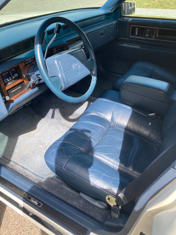 Cadillac-sedan-deville-1993-white-3
