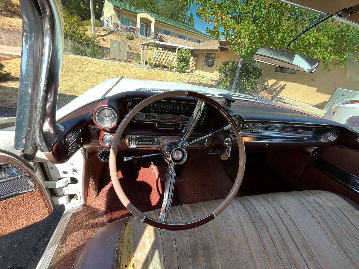 Cadillac-series-62-1960-white-5
