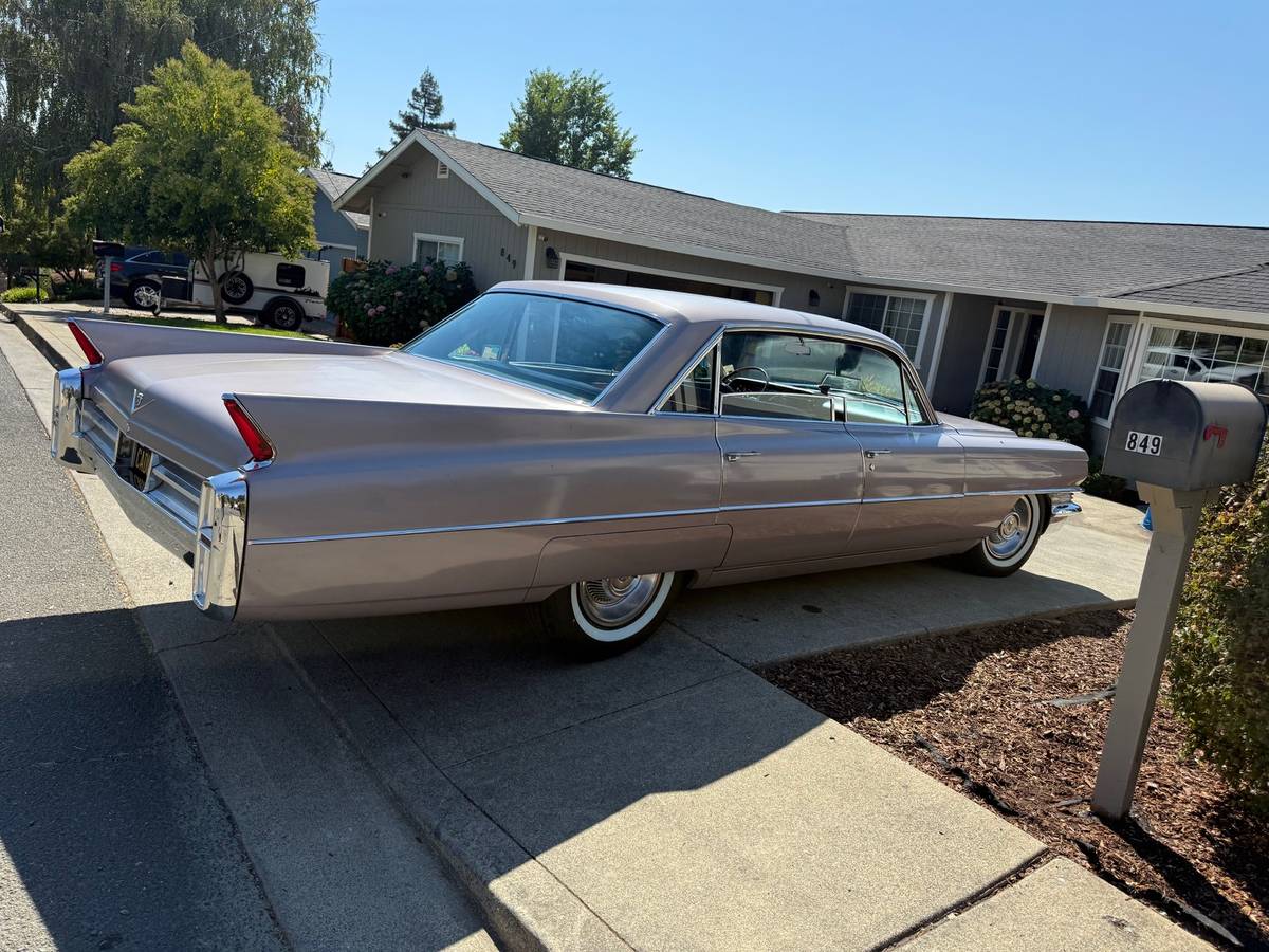 Cadillac-series-62-1963-custom-12