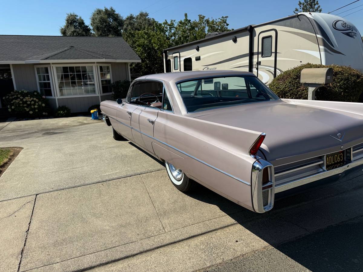 Cadillac-series-62-1963-custom-7