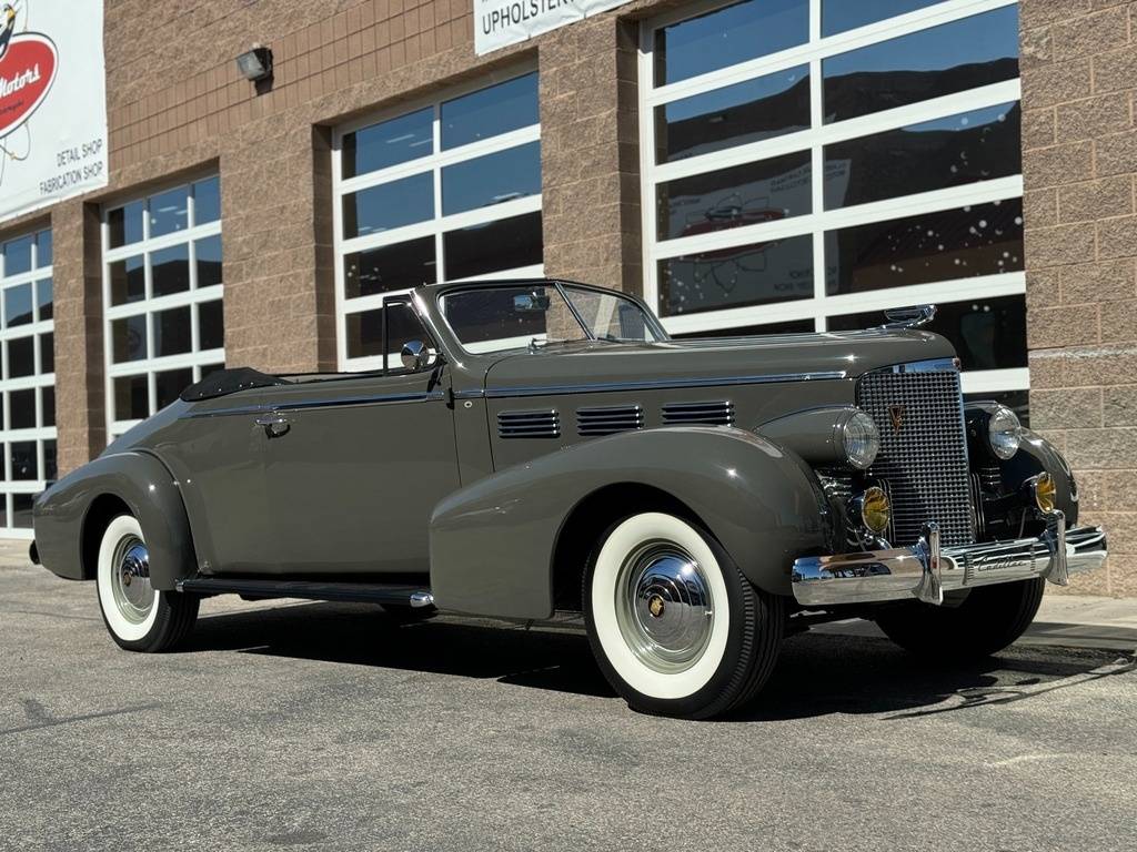 Cadillac-series-75-convertible-1938-grey-2